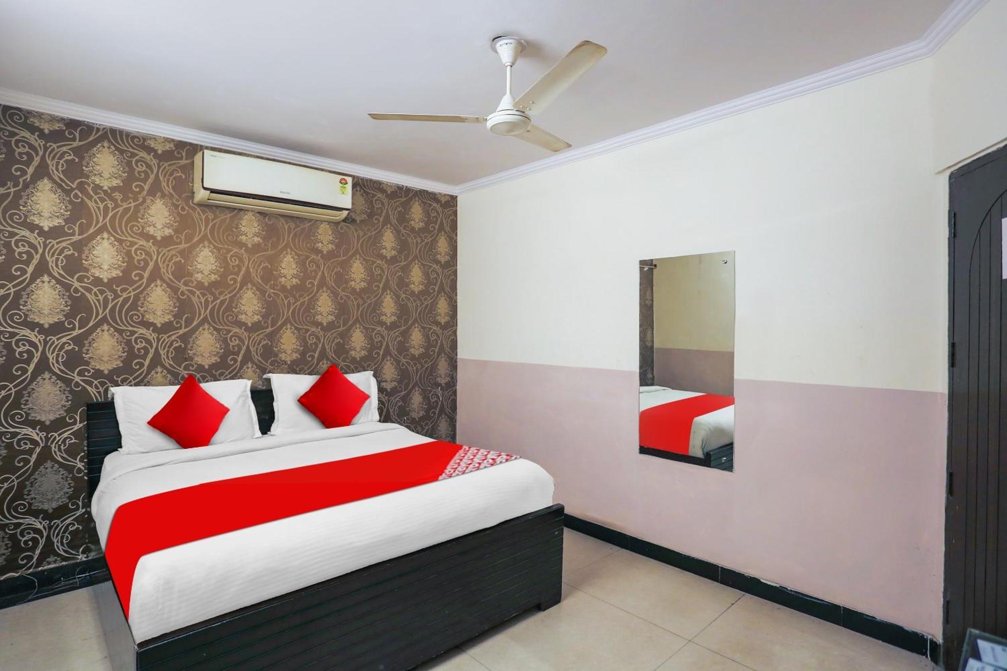 Hotel O Royal Galaxy New Delhi Exterior photo