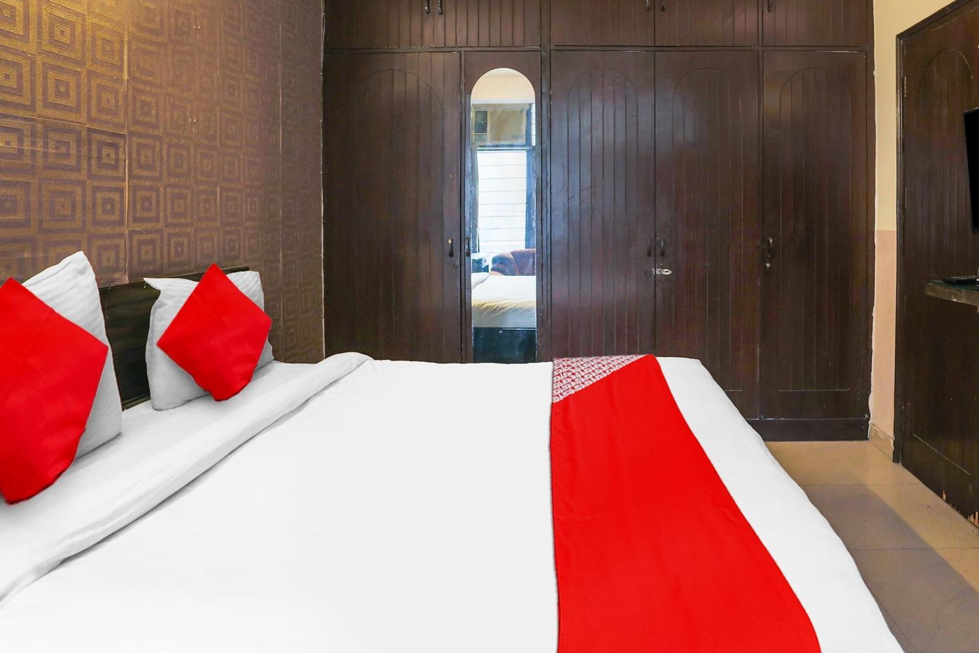 Hotel O Royal Galaxy New Delhi Exterior photo