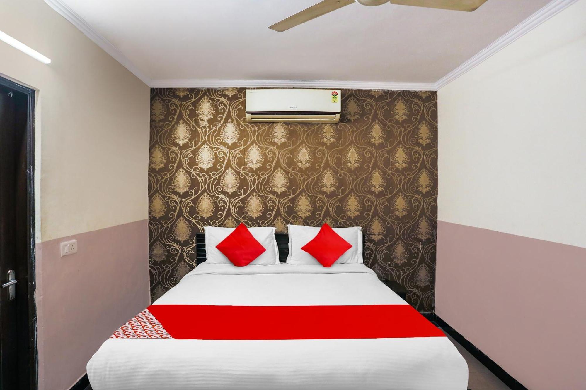Hotel O Royal Galaxy New Delhi Exterior photo