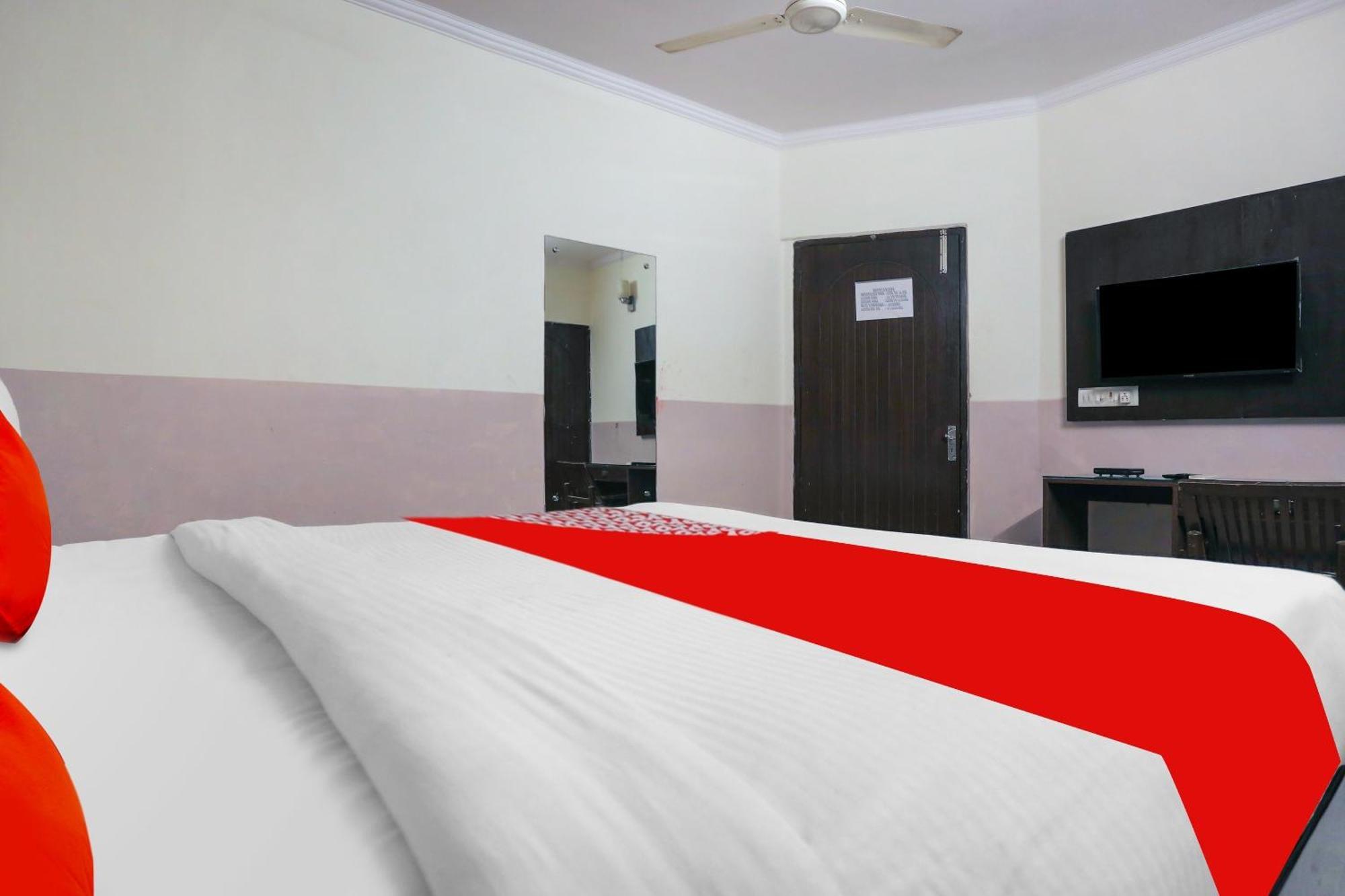 Hotel O Royal Galaxy New Delhi Exterior photo
